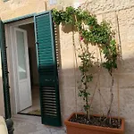 Saraceni - Centro Storico Διαμέρισμα *